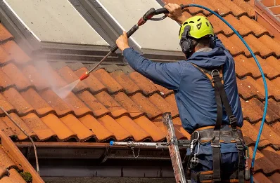 Démoussage et hydrofuge de toiture à Pennesières